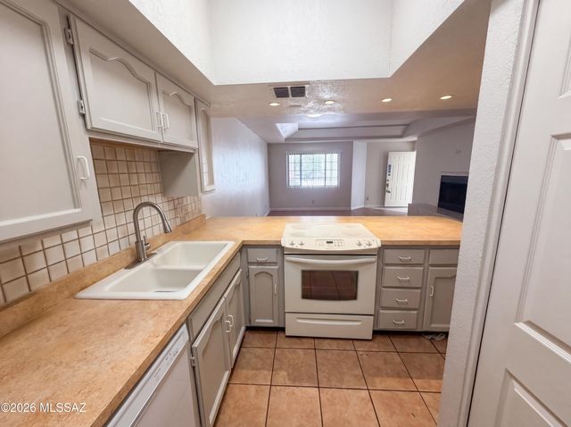 1200 E River Road L158, Tucson, AZ 85718