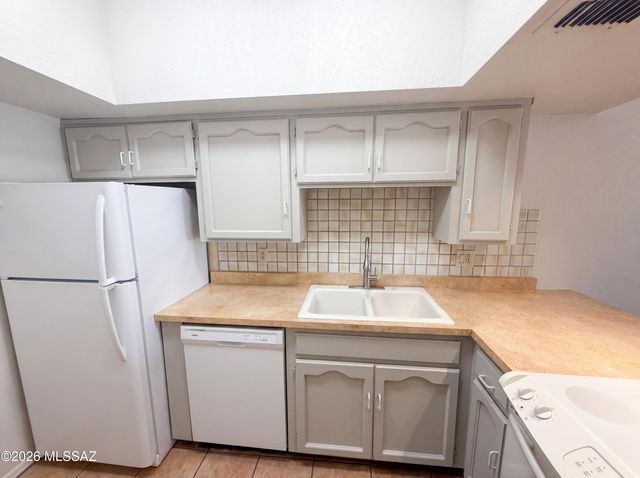 1200 E River Road L158, Tucson, AZ 85718