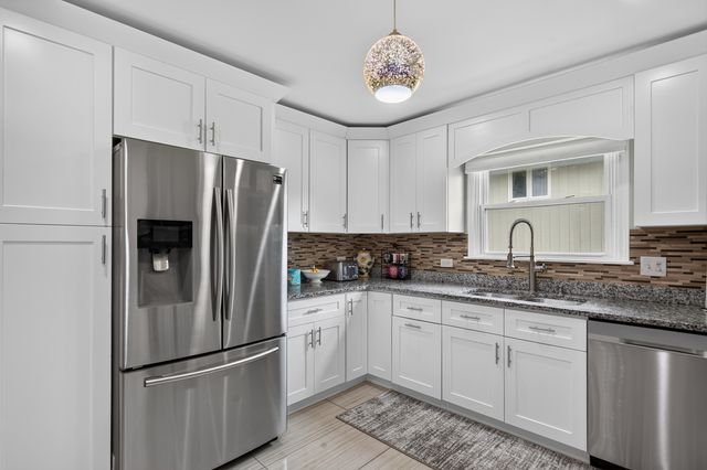 13030 S Cypress Lane, Palos Heights, IL 60463