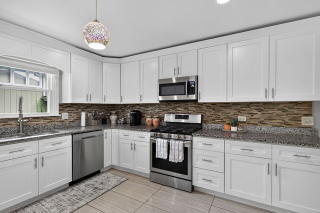 13030 S Cypress Lane, Palos Heights, IL 60463