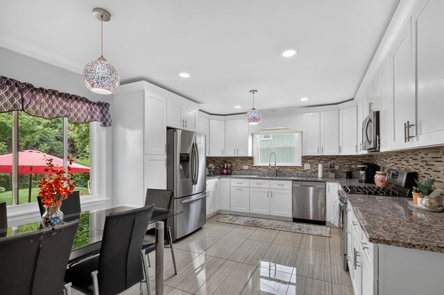 13030 S Cypress Lane, Palos Heights, IL 60463