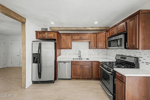 2929 W LOMA Lane, Phoenix, AZ 85051