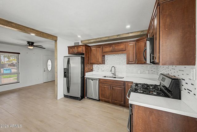 2929 W LOMA Lane, Phoenix, AZ 85051