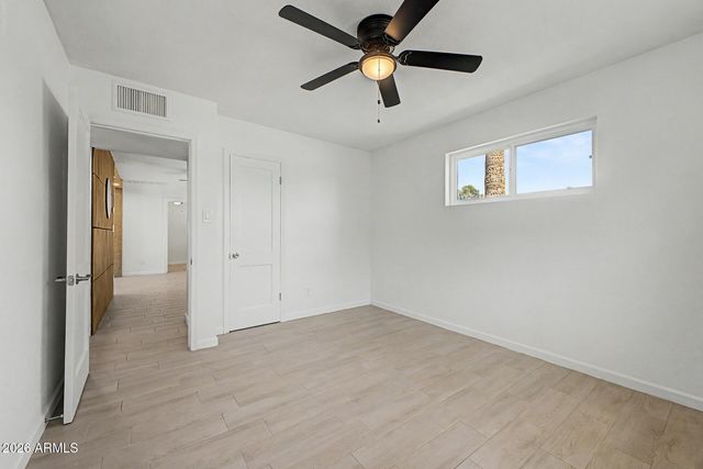 2929 W LOMA Lane, Phoenix, AZ 85051