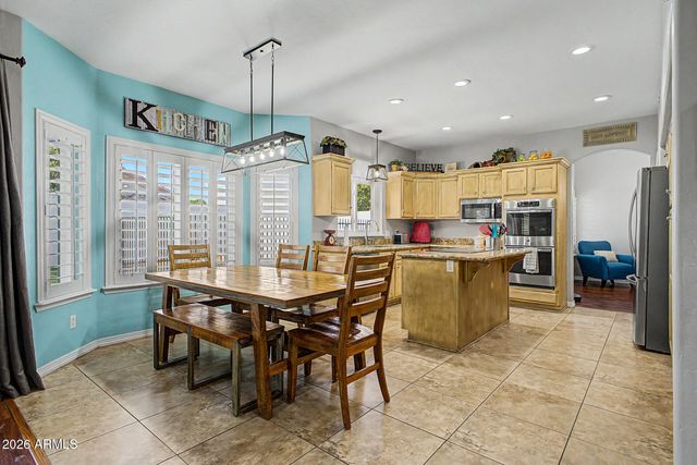 2848 E FOUNTAIN Street, Mesa, AZ 85213