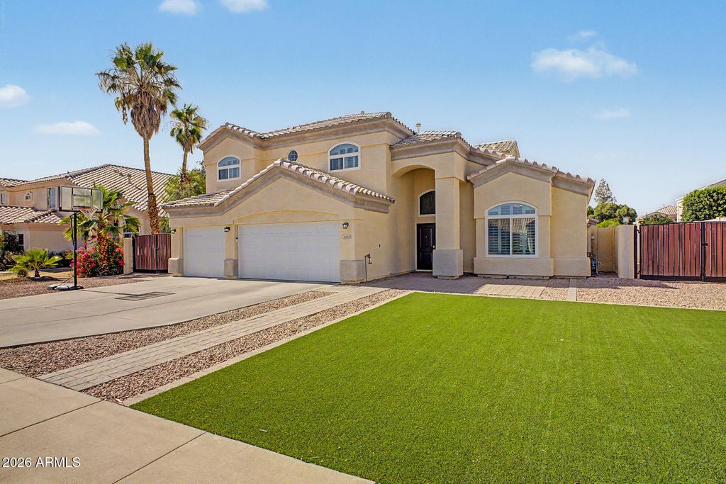 Image 2 of property listing at 2848 E FOUNTAIN Street, Mesa, AZ 85213
