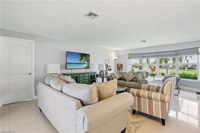 2941 SE 10th PL, Cape Coral, FL 33904