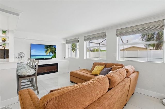 2941 SE 10th PL, Cape Coral, FL 33904