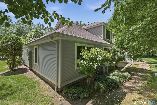 12 Tabor Circle, West Hartford, CT 06117