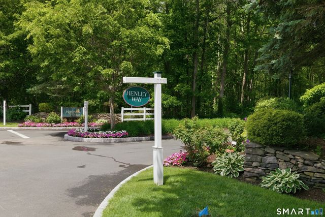12 Tabor Circle, West Hartford, CT 06117