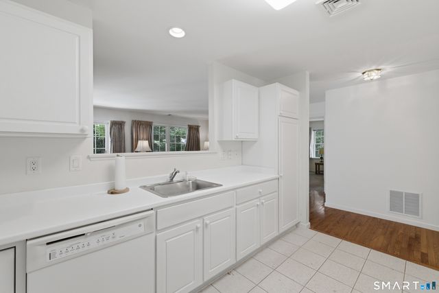 12 Tabor Circle, West Hartford, CT 06117
