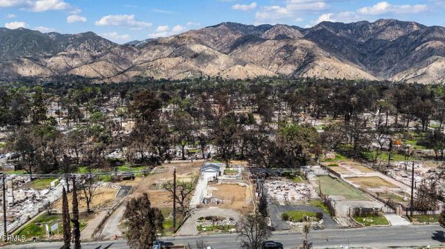 369 E Altadena Dr, Altadena, CA 91001