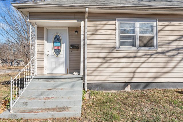 1126 N Rogers Avenue, Springfield, MO 65802