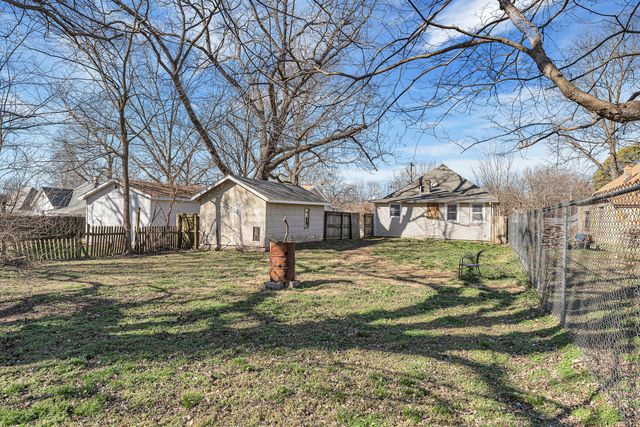 1126 N Rogers Avenue, Springfield, MO 65802