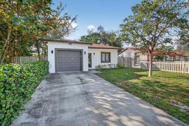 205 NW 27th Terrace, Fort Lauderdale, FL 33311