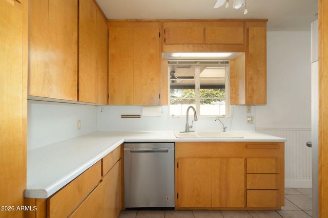 4136 E MONTECITO Avenue, Phoenix, AZ 85018