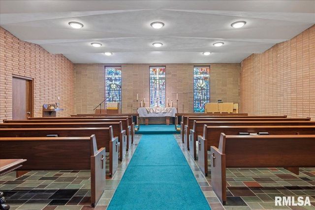 400 W MORGAN Street, Jacksonville, IL 62650