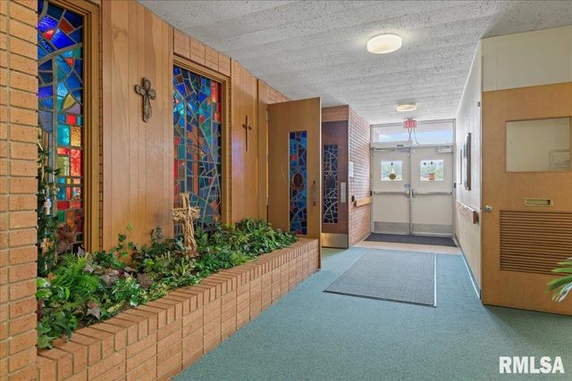 400 W MORGAN Street, Jacksonville, IL 62650