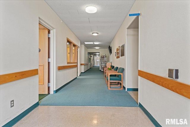 400 W MORGAN Street, Jacksonville, IL 62650