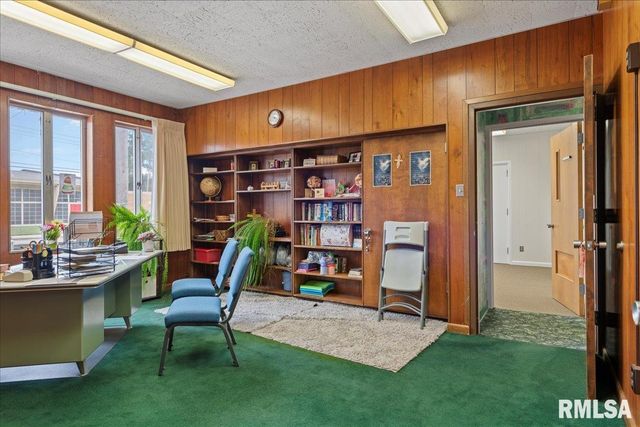 400 W MORGAN Street, Jacksonville, IL 62650