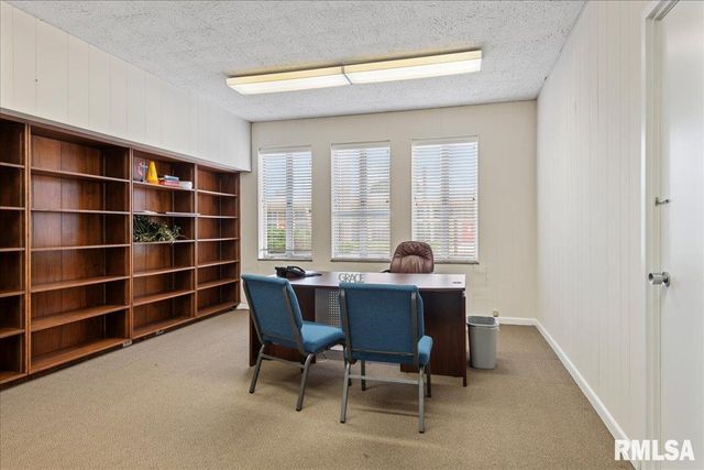 400 W MORGAN Street, Jacksonville, IL 62650