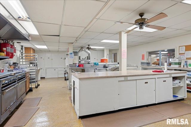 400 W MORGAN Street, Jacksonville, IL 62650