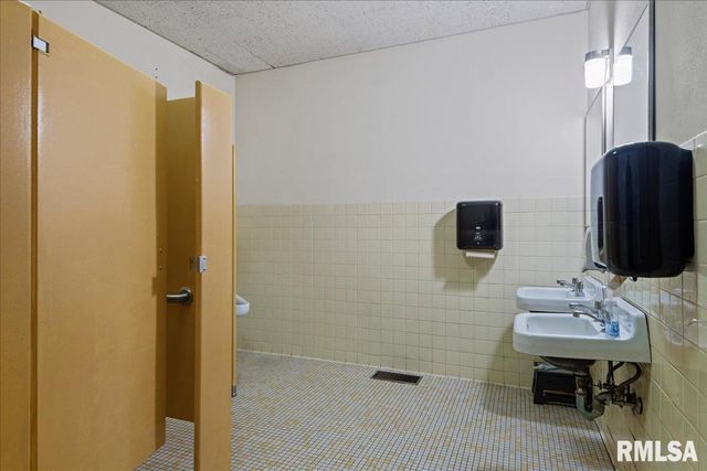 400 W MORGAN Street, Jacksonville, IL 62650