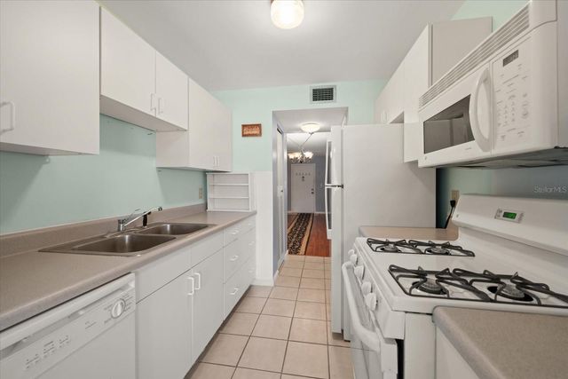 10033 64TH AVENUE N 19, St Petersburg, FL 33708