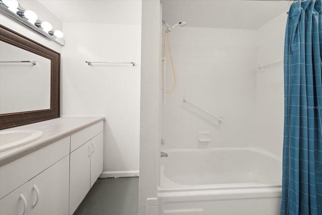 10033 64TH AVENUE N 19, St Petersburg, FL 33708