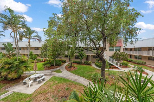 10033 64TH AVENUE N 19, St Petersburg, FL 33708