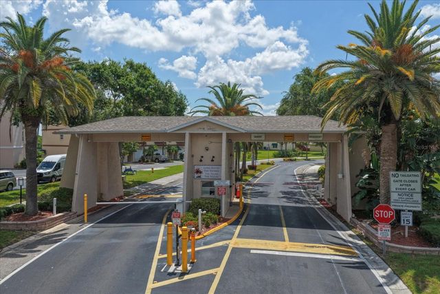 10033 64TH AVENUE N 19, St Petersburg, FL 33708