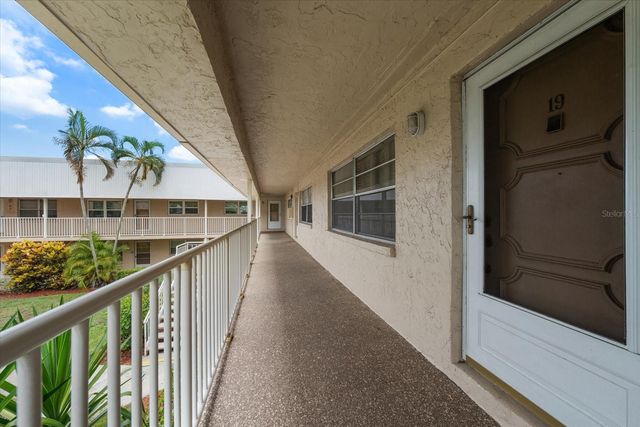 10033 64TH AVENUE N 19, St Petersburg, FL 33708