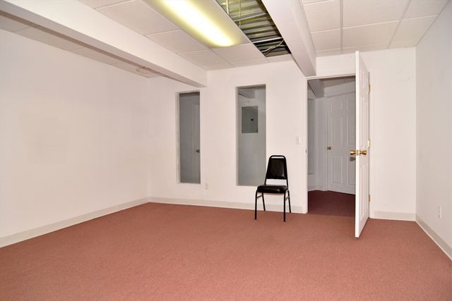 550 Main Rd, Tiverton, RI 02878