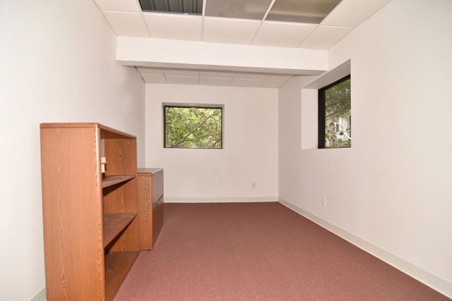 550 Main Rd, Tiverton, RI 02878