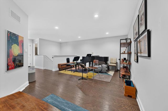 3062 N Spurway Drive, Ann Arbor, MI 48105