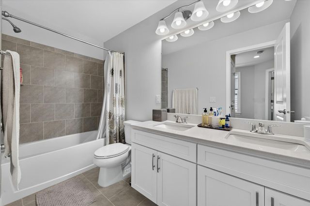 3062 N Spurway Drive, Ann Arbor, MI 48105