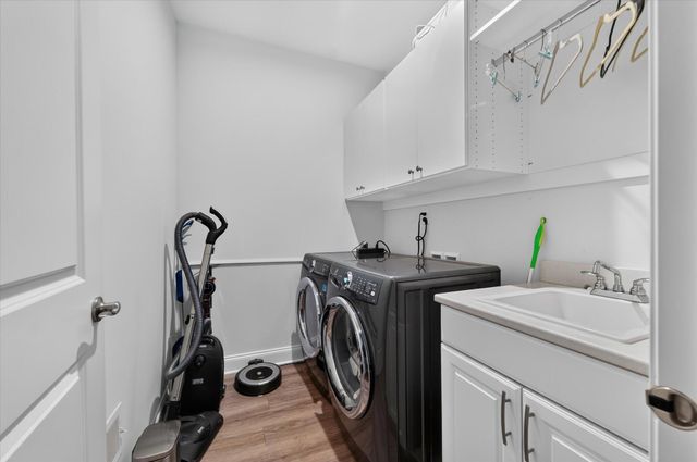 3062 N Spurway Drive, Ann Arbor, MI 48105