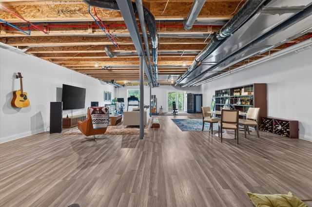 3062 N Spurway Drive, Ann Arbor, MI 48105