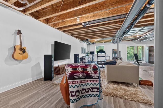 3062 N Spurway Drive, Ann Arbor, MI 48105