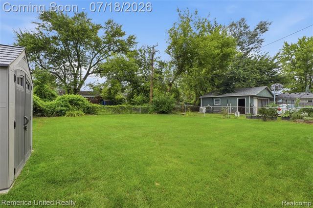 18691 Kinloch, Redford, MI 48240