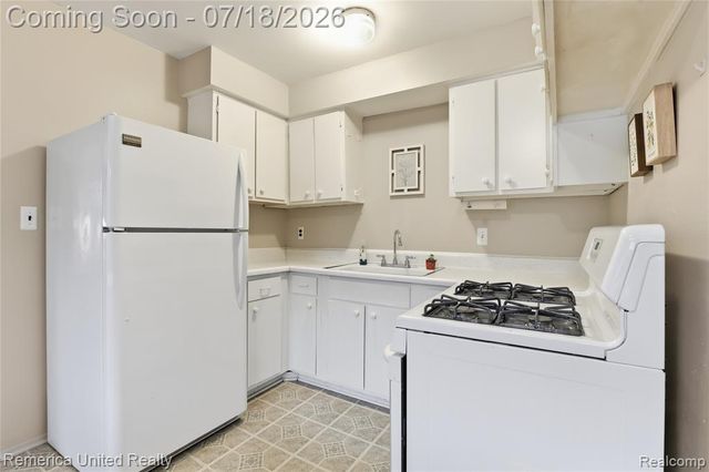 18691 Kinloch, Redford, MI 48240