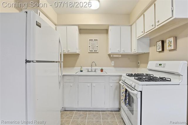 18691 Kinloch, Redford, MI 48240