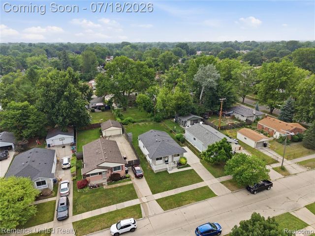 18691 Kinloch, Redford, MI 48240