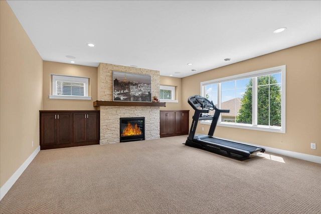 9025 Royal Oaks Circle, Verona, WI 53593