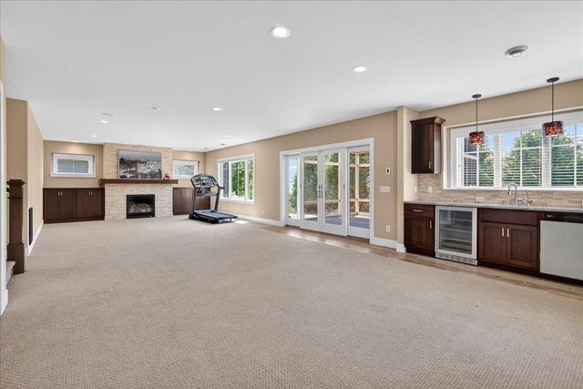 9025 Royal Oaks Circle, Verona, WI 53593