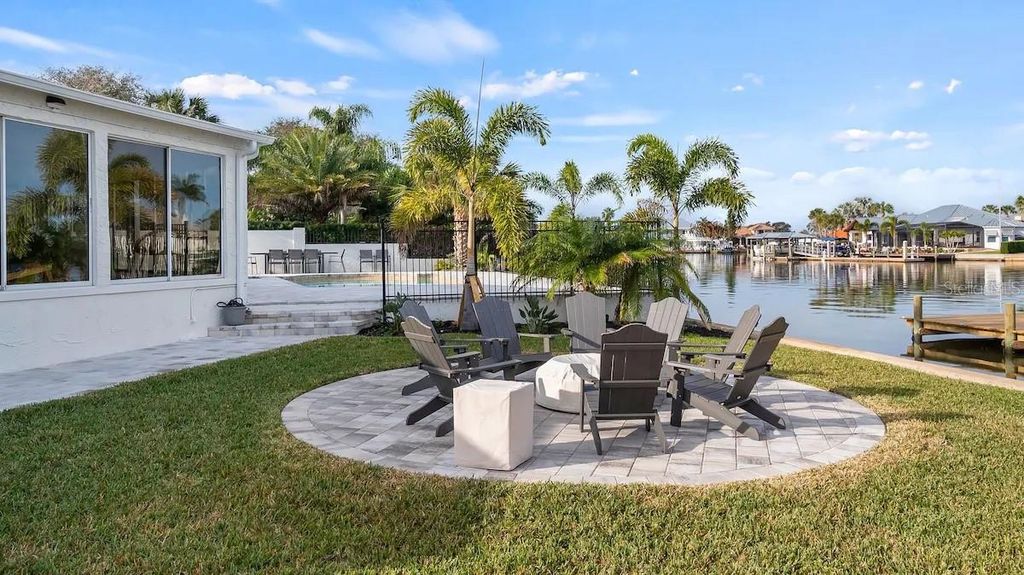 Image 11 of property listing at 102 EAST CIRCLE, New Smyrna Beach, FL 32169