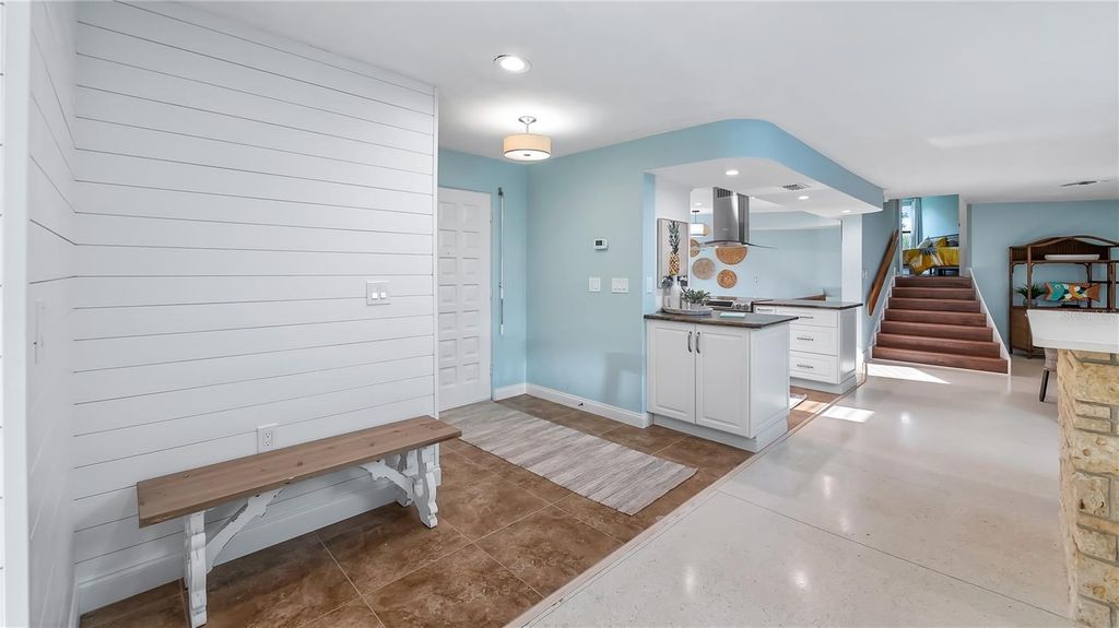 Image 17 of property listing at 102 EAST CIRCLE, New Smyrna Beach, FL 32169