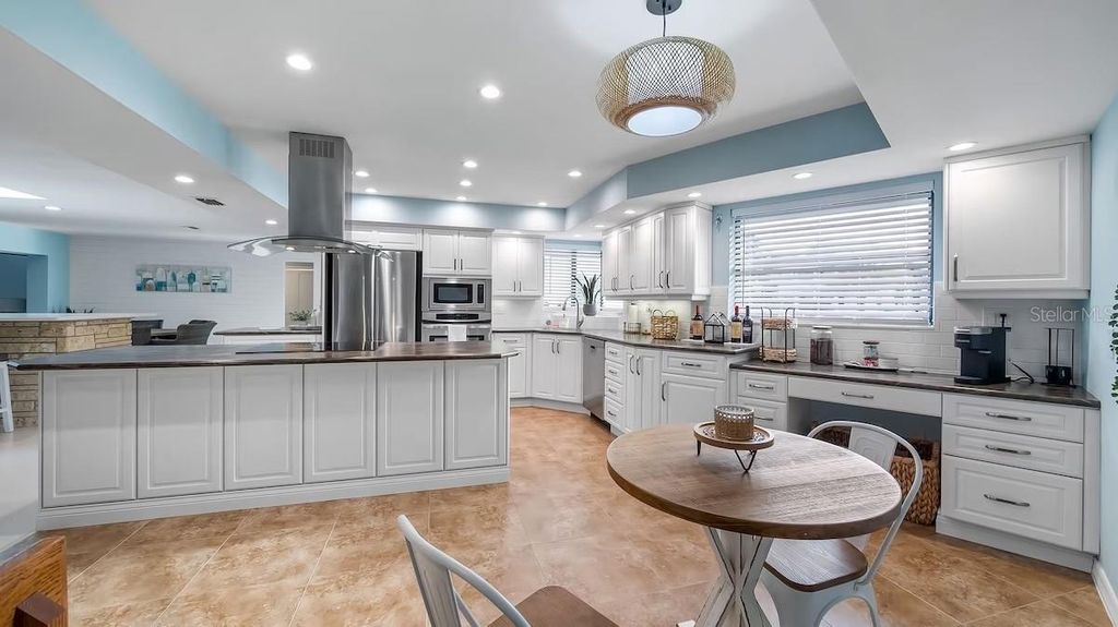 Image 18 of property listing at 102 EAST CIRCLE, New Smyrna Beach, FL 32169