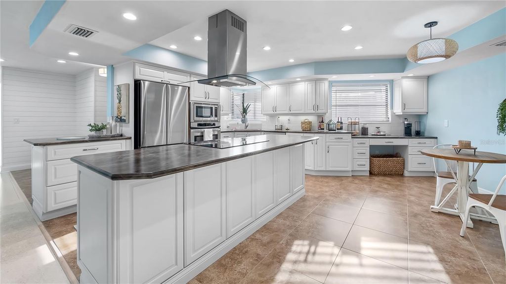 Image 20 of property listing at 102 EAST CIRCLE, New Smyrna Beach, FL 32169