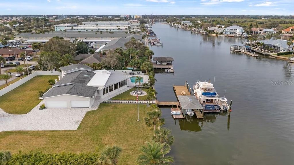 Image 3 of property listing at 102 EAST CIRCLE, New Smyrna Beach, FL 32169